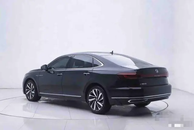 Volkswagen Passat 380TSI Deluxe Edition