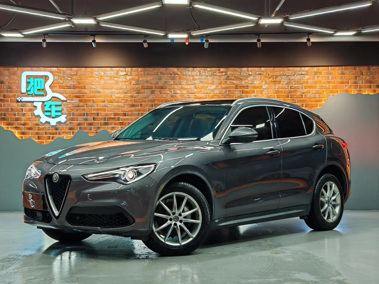 Alfa Romeo Stelvio 2.0T 280HP Deluxe Edition