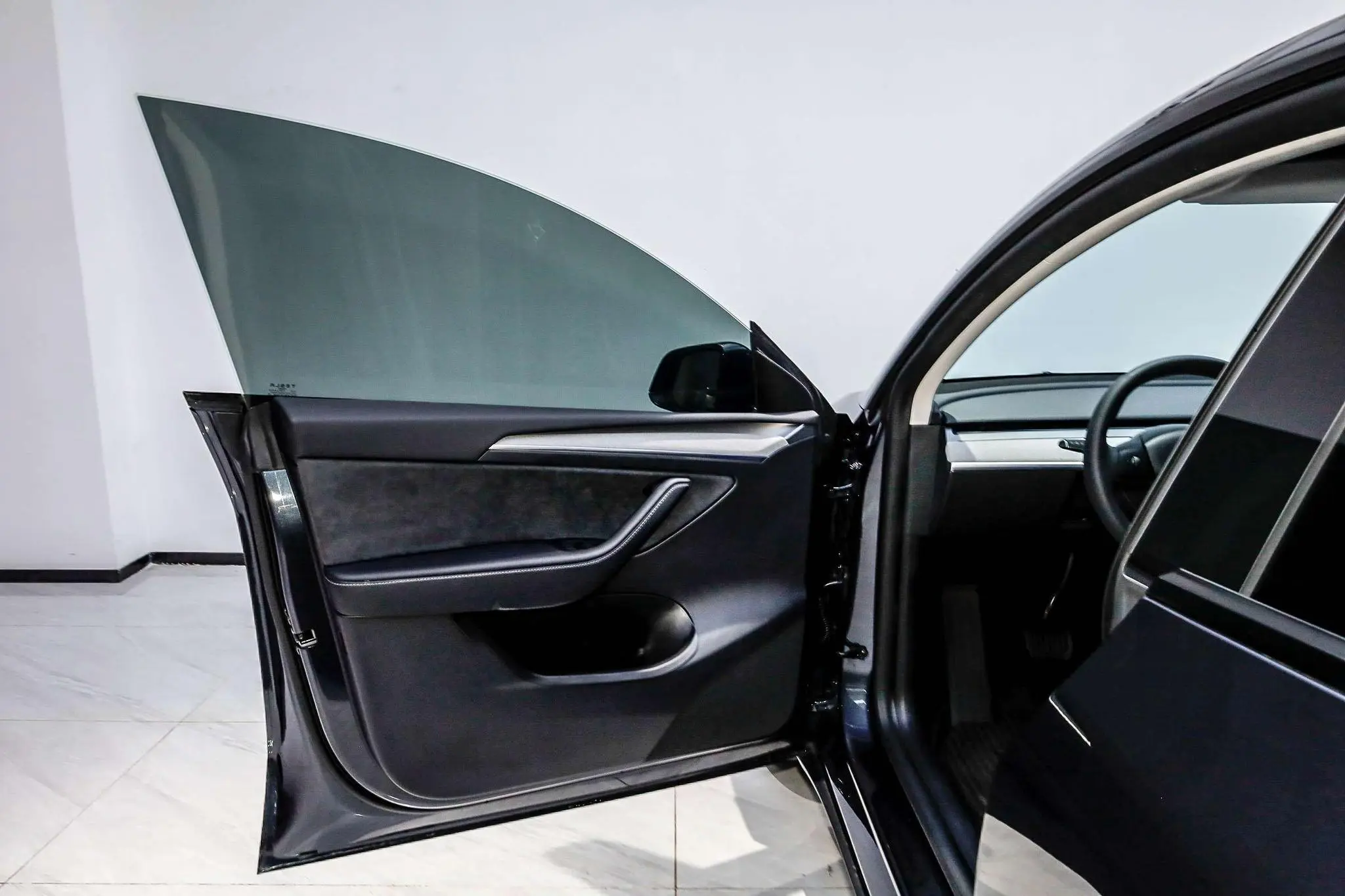 Tesla Model Y Rear-wheel drive version