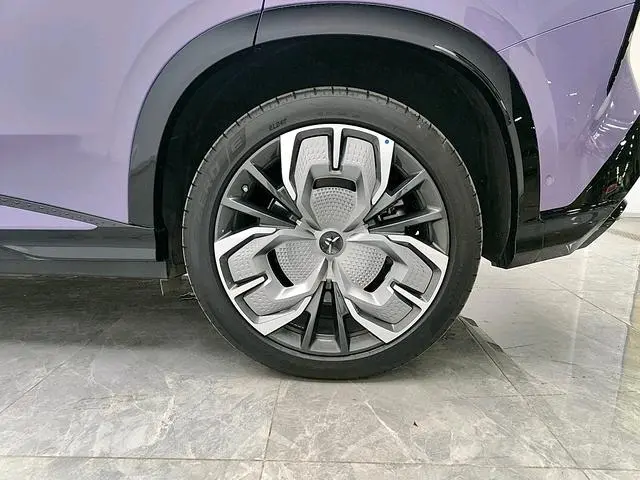 Hongqi Hongqi Tiangong 08 680 Ultra four-wheel drive version