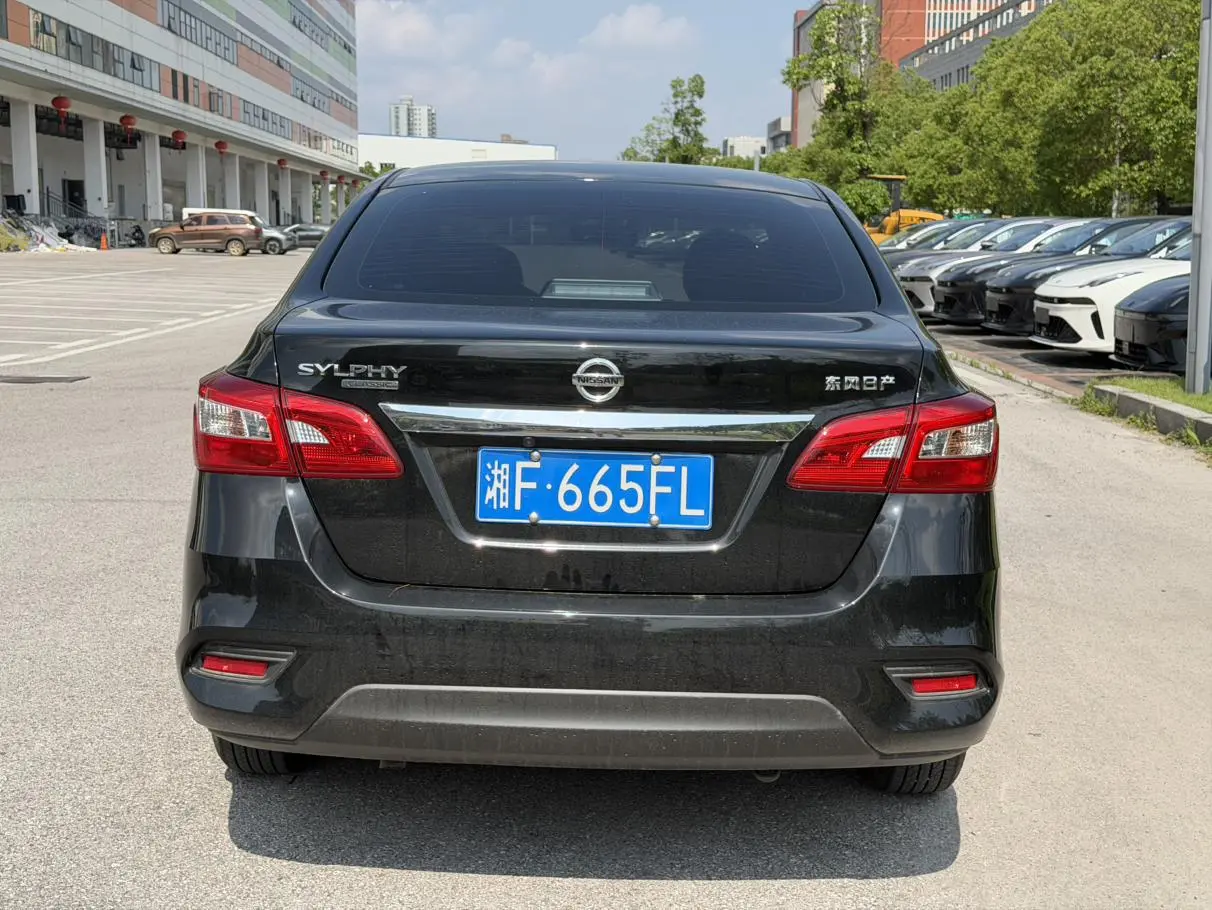 Nissan Xuan Yi Classic 1.6 XE CVT Comfort Edition