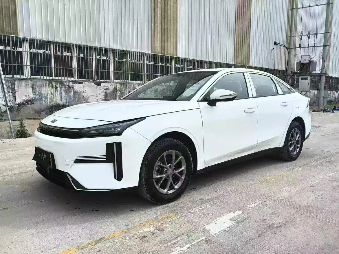 Geely Galaxy Galaxy L6 1.5 EM-i DHT 140KM Long Voyage Version