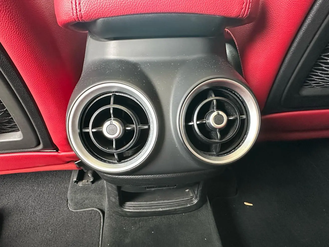 Alfa Romeo Stelvio 2.0T 200HP Deluxe Edition