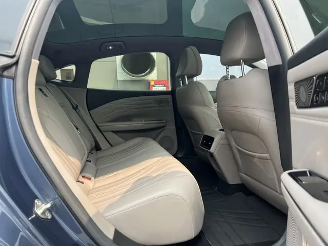 Geely Galaxy Galaxy Sparkle 8 PHEV 130km EM-P Starship Version