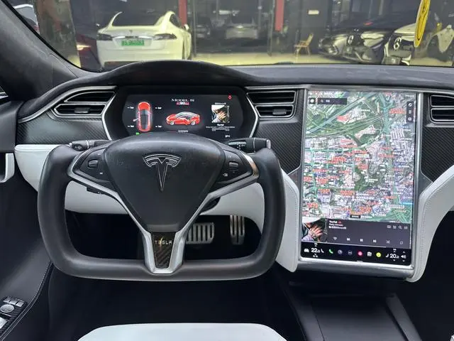 Tesla Model S P90D