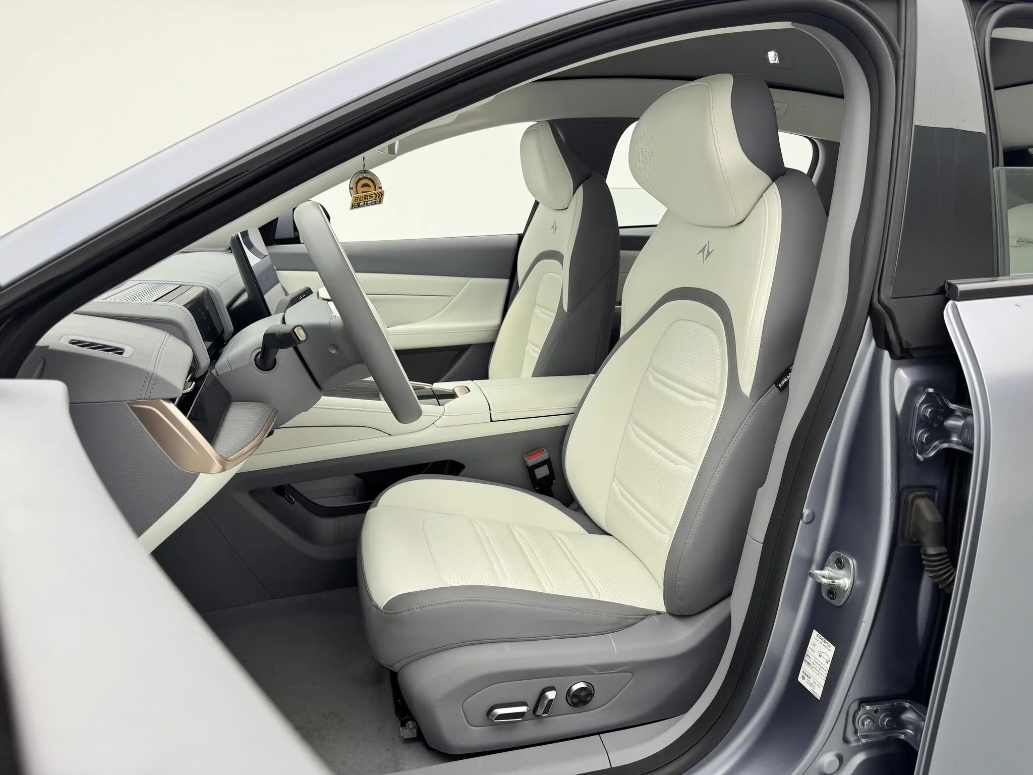 Dongfeng eπ eπ007 Pure electric 540 four-wheel drive Max version