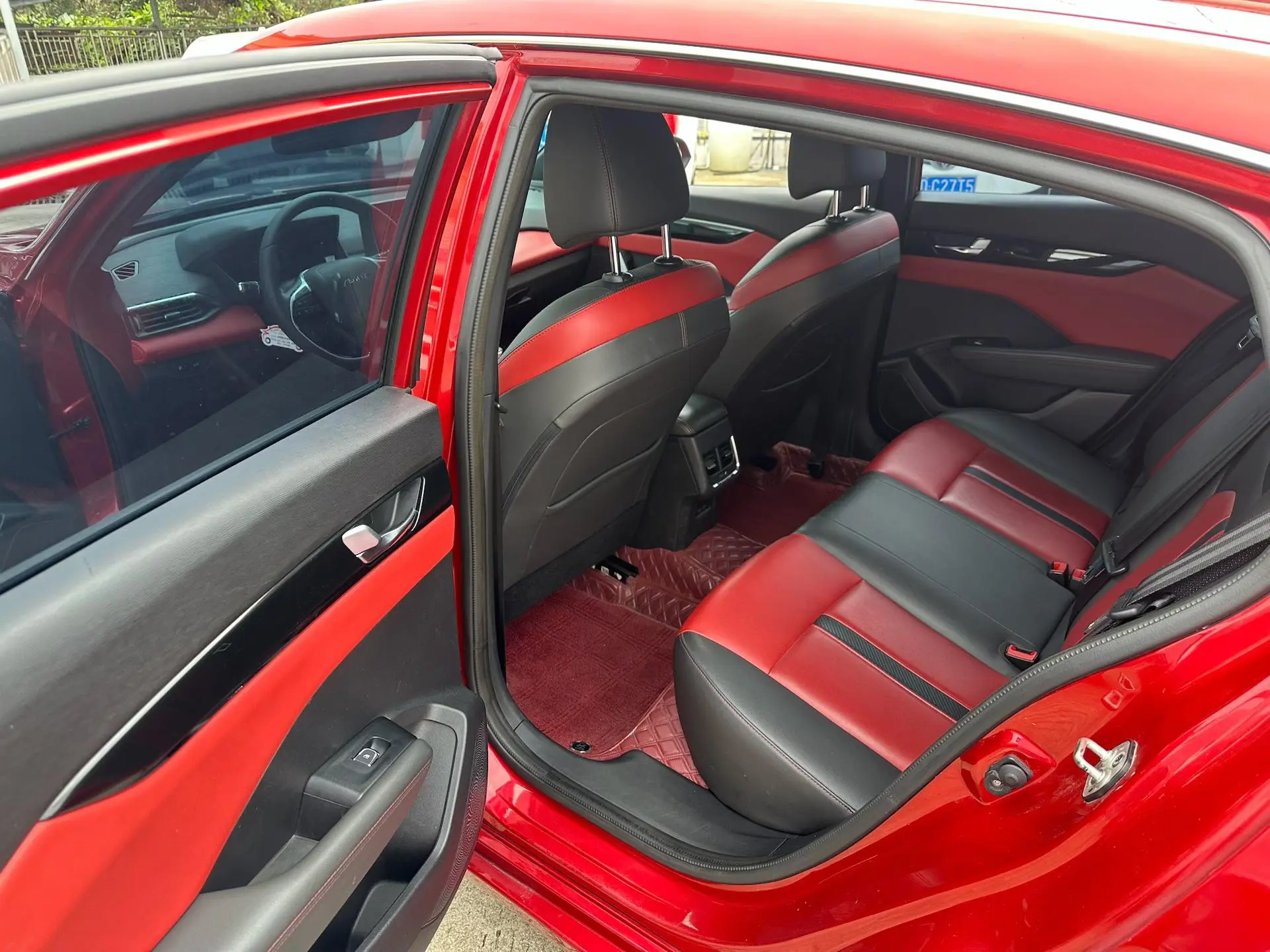 Dongfeng Fengshen Yi Hyun 230T automatic dazzling version