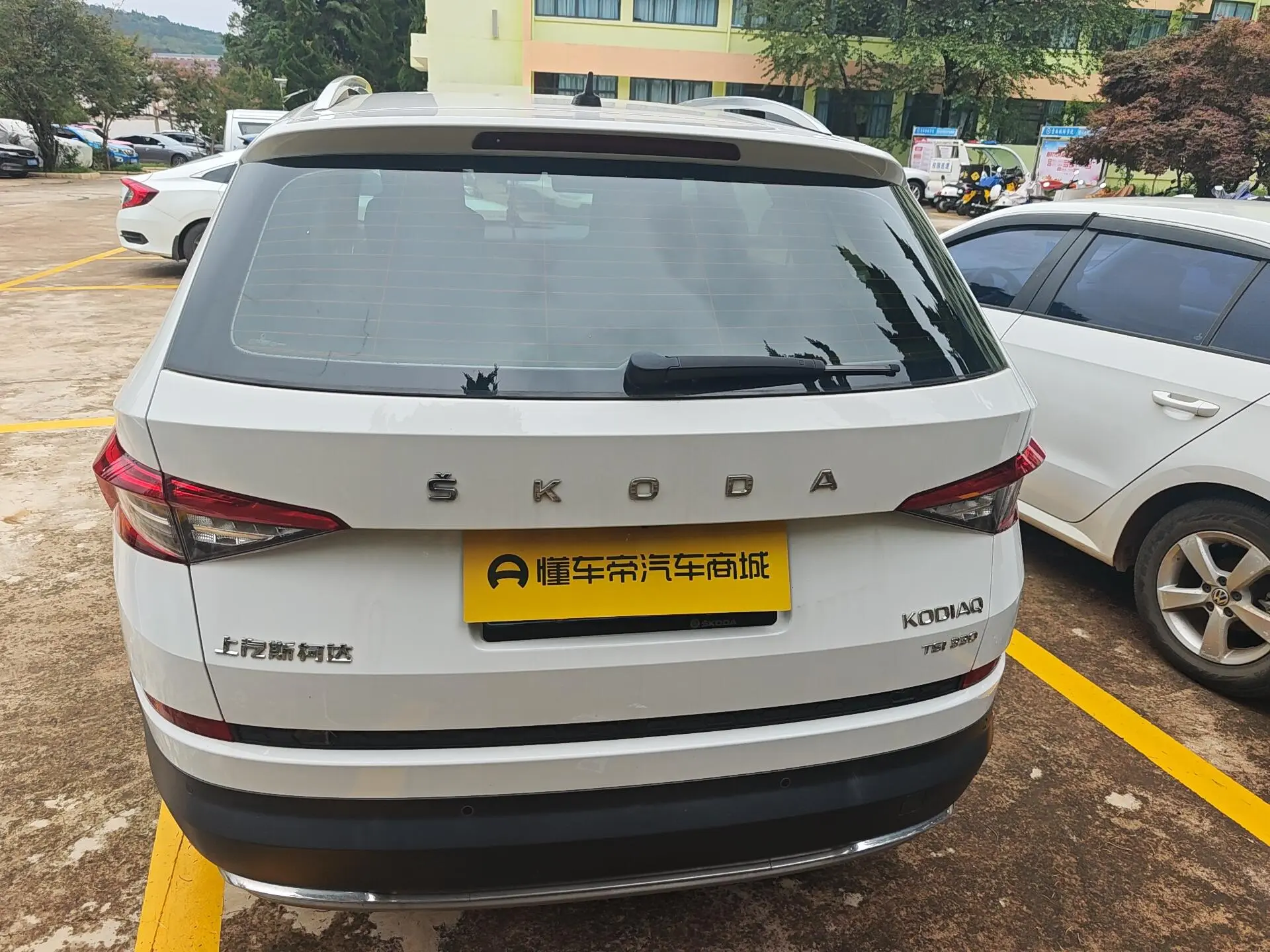 Skoda Kodiak Facelifted ZI330 5-seater two-wheel drive luxury premium edition Country VI