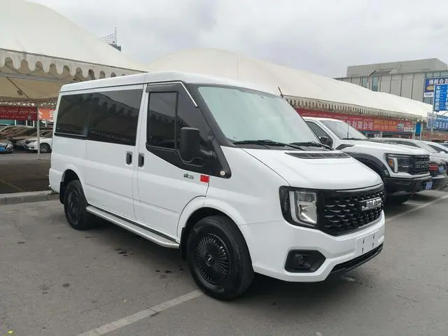 JMC Fushun 2.0T manual diesel short-axle low-top commercial multi-function passenger car 5 seats