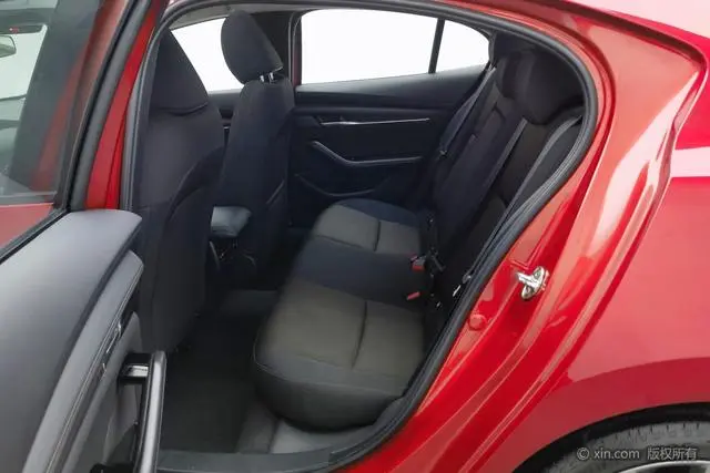 Mazda Mazda 3 Angkesaila 2.0L automatic quality dazzling version