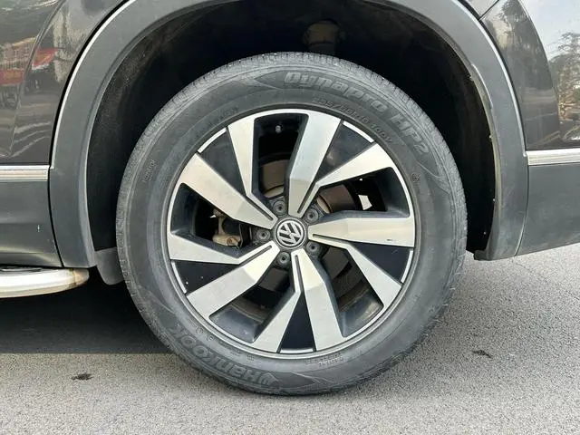 Volkswagen Tanyue 330TSI two-wheel drive luxury country VI