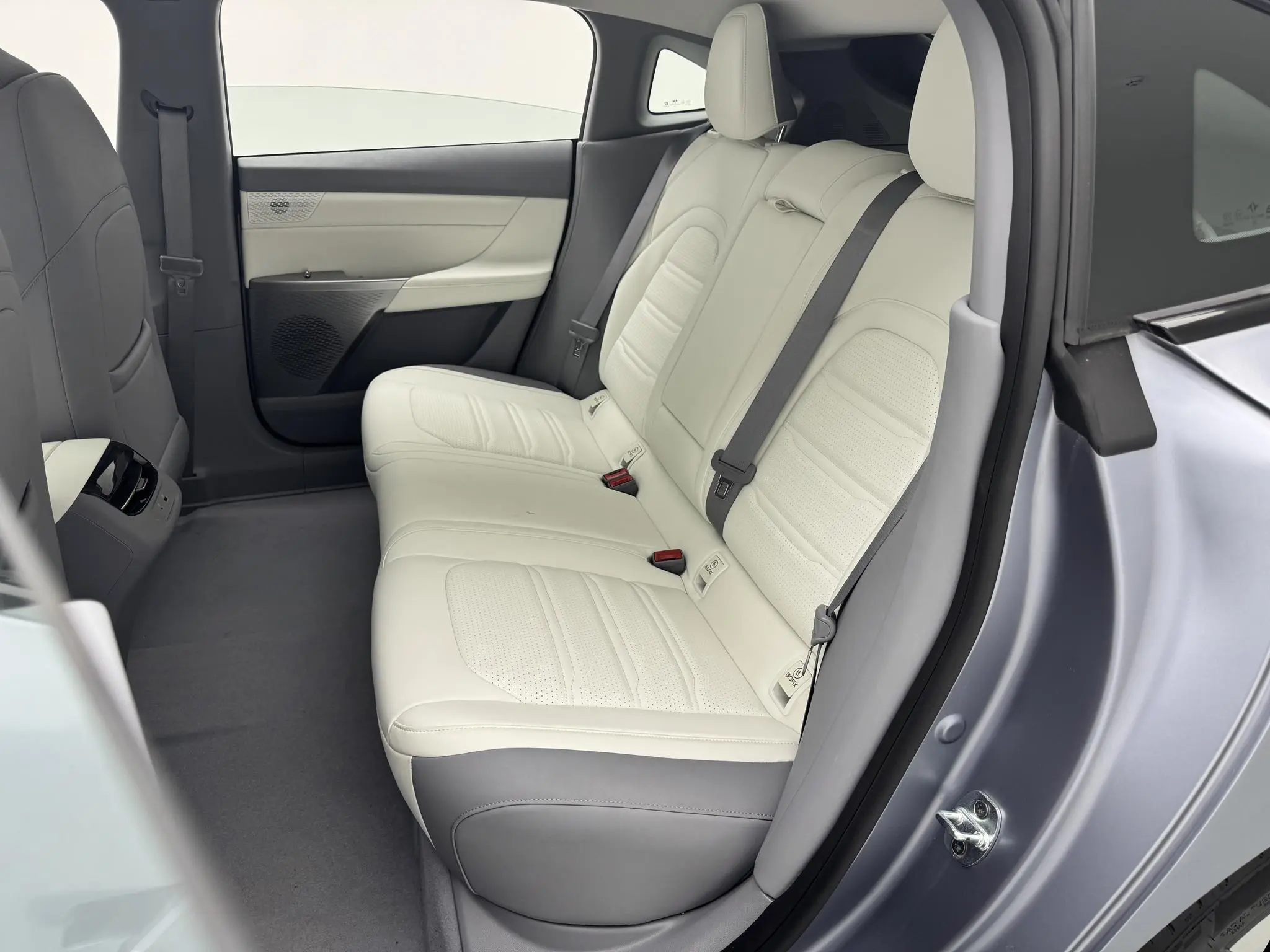 Dongfeng eπ eπ007 Pure electric 540 four-wheel drive Max version