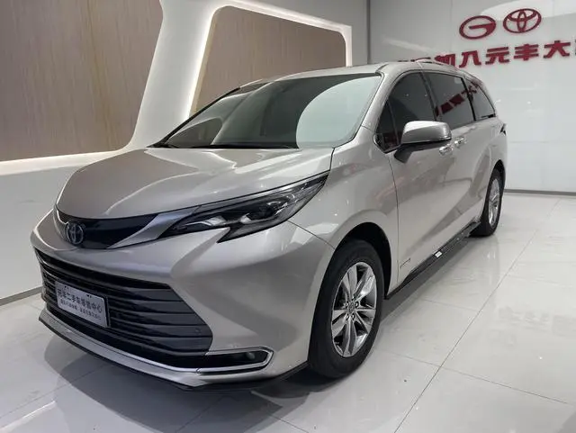 TOYOTA Saina 2.5L Hybrid Extreme Edition