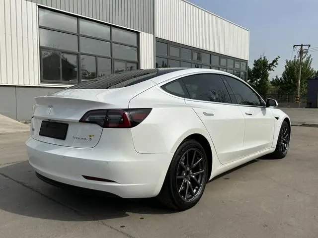 Tesla Model 3 Long battery life, rear-wheel drive version