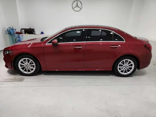 Mercedes-Benz Mercedes-Benz A-class A 200 L sports sedan fashion Version