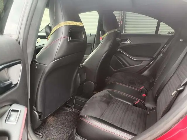 Mercedes-Benz Mercedes-Benz CLA CLA 220 4MATIC