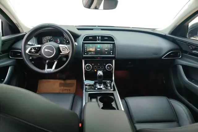 Jaguar Jaguar XEL 2.0T 250PS S aggressive and elegant version