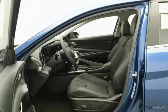 Hyundai Elantra 1.5L CVT LUX Premium Edition