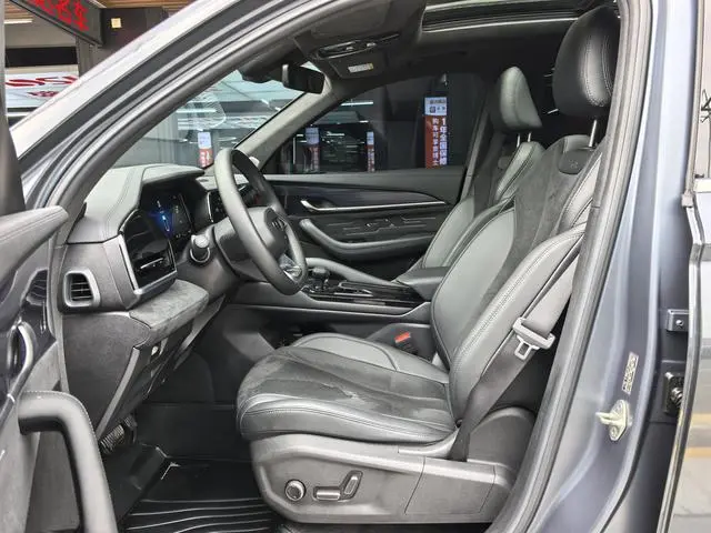 Geely Xingyue L 2.0TD high-power automatic two-wheel drive Skyrim version