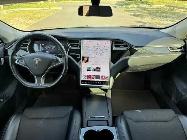 Tesla Model S 75