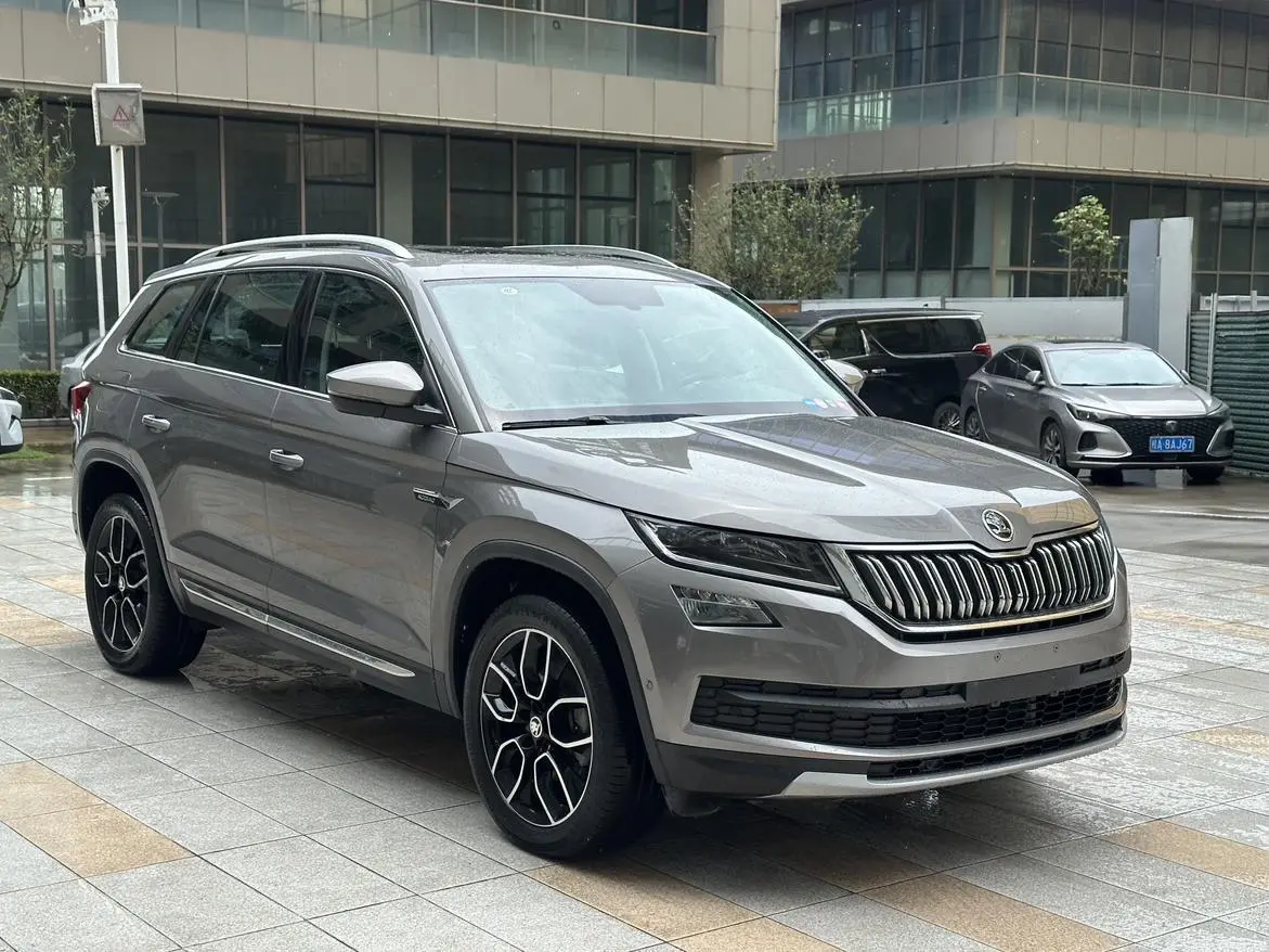 Skoda Kodiak Facelifted ZI330 7-seater two-wheel drive luxury premium edition Country VI