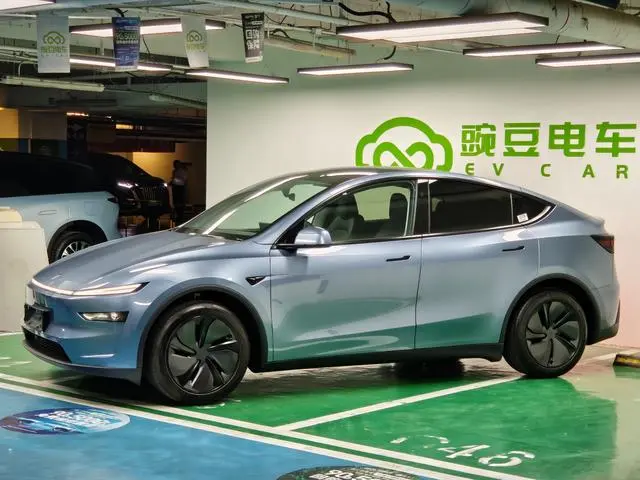Tesla Model Y Rear-wheel drive version