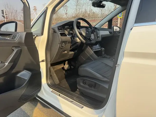 Volkswagen Touran L 280TSI DSG Extension Edition 7 seats