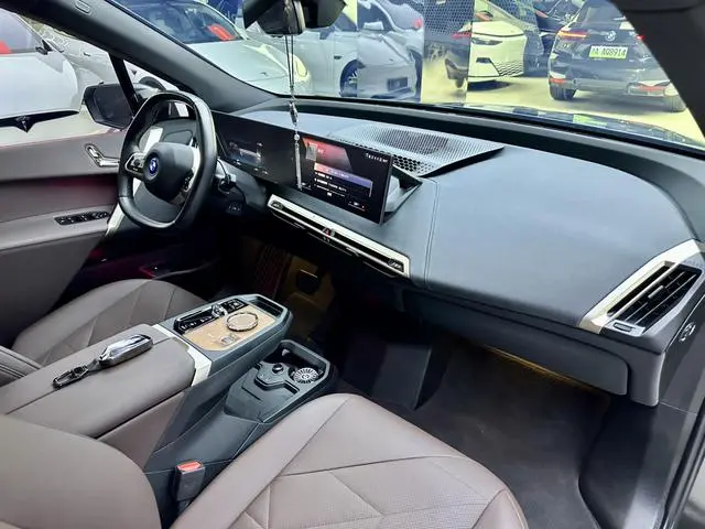 BMW BMW iX xDrive40
