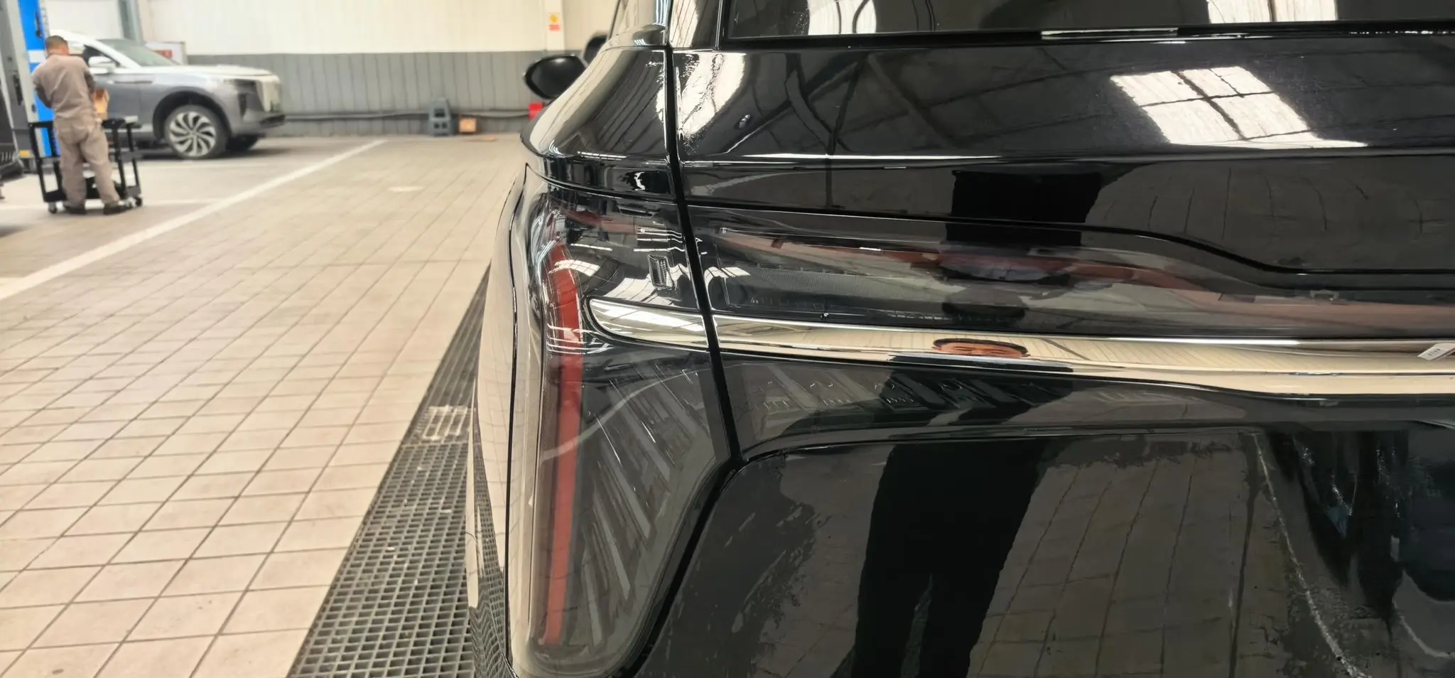 Hongqi Hongqi HS7 PHEV 2.0T four-wheel drive Qichang version 7 seats