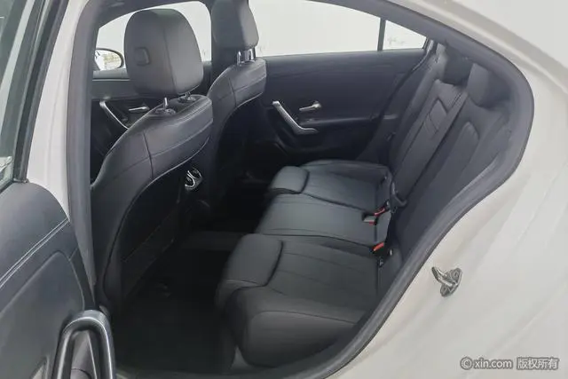 Mercedes-Benz Mercedes-Benz A-class Facelift A 180 L sports sedan