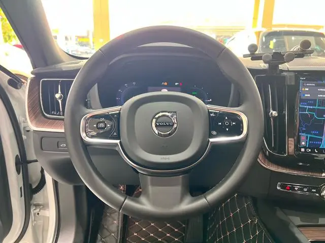 Volvo Volvo XC60 PHEV T8 four-wheel drive long battery life Zhiyuan Deluxe Edition