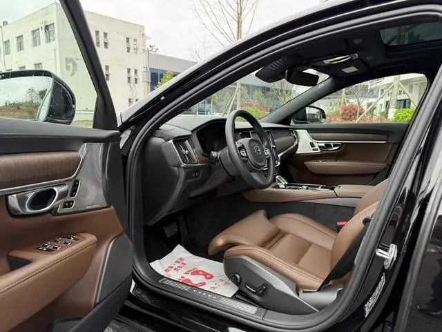 Volvo Volvo S90 PHEV T8 four-wheel drive long battery life Zhiya Deluxe Edition