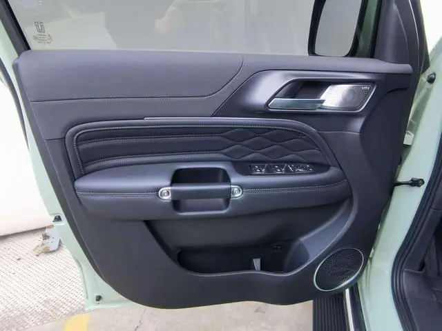 Tank Tank 300 City version 2.0T is very stylish