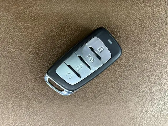 Changan Changan CS95 2.0T four-wheel drive Zhiyu Version