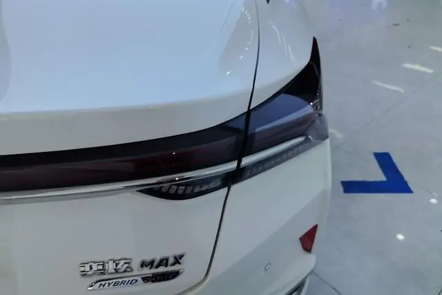 Dongfeng Fengshen Yi Hyun MAX 1.5T super-capable Dad*hybrid version
