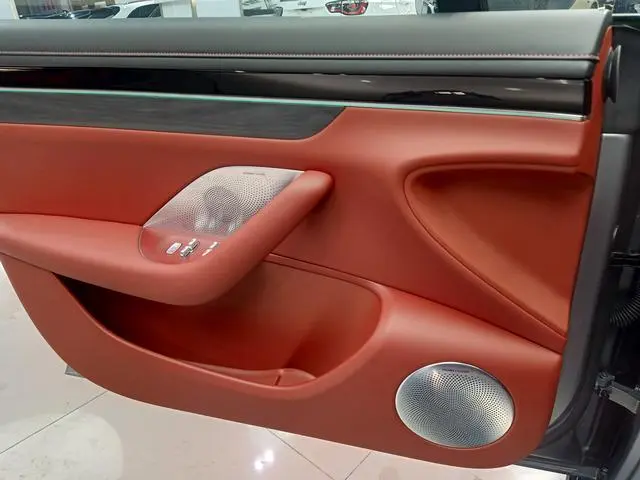 LUXEED Wisdom World S7 Ultra