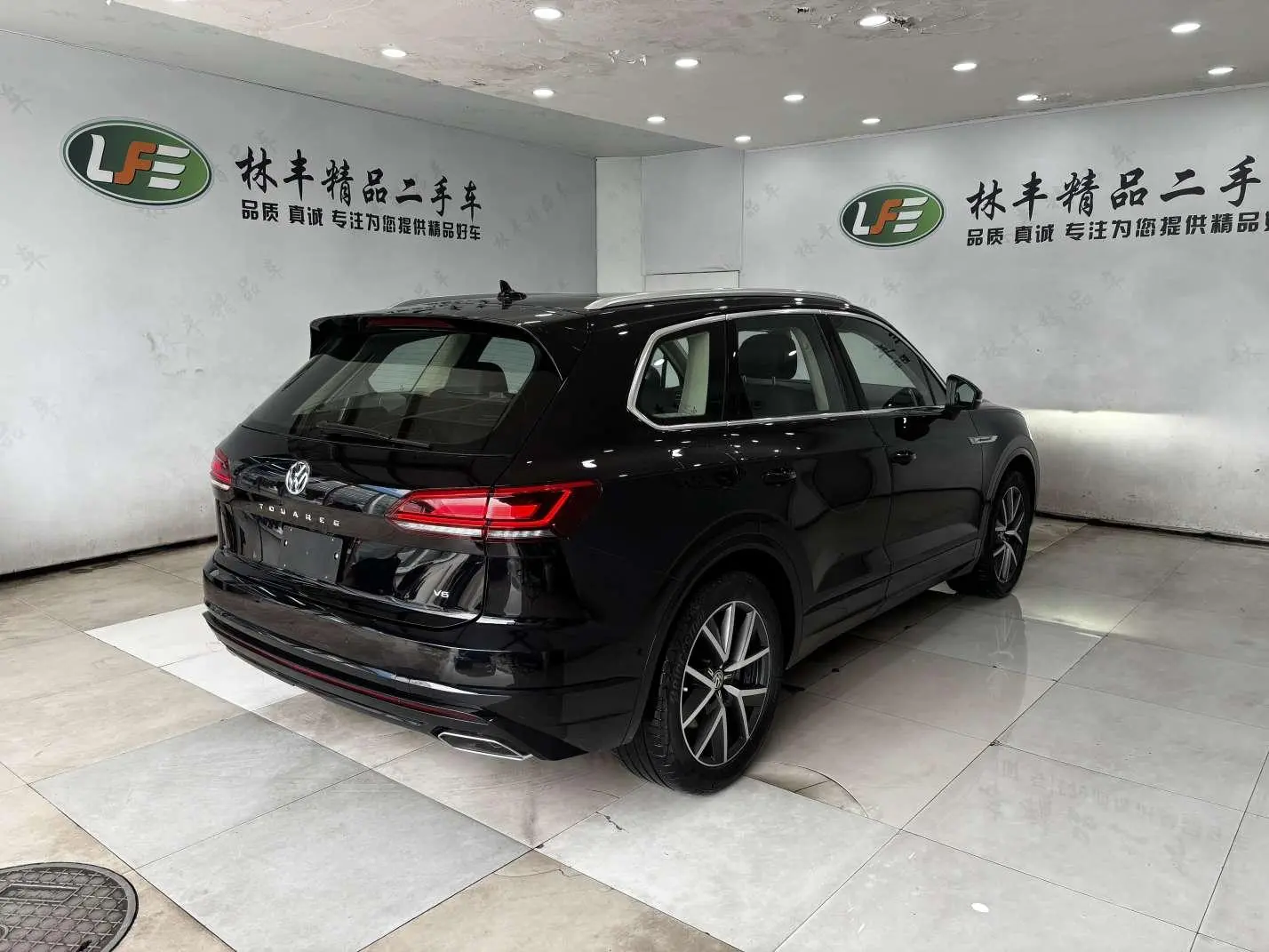 Volkswagen Touareg 3.0 TSI Sharp Front Version Country V