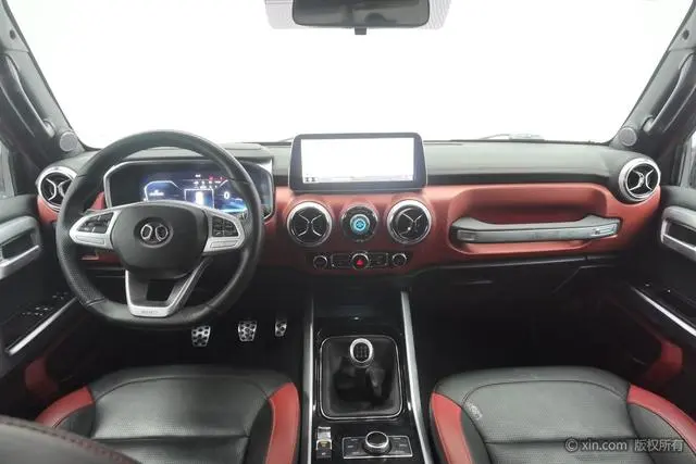 Beijing Beijing off-road BJ40 PLUS 2.3T manual four-wheel drive exclusive edition Country VI