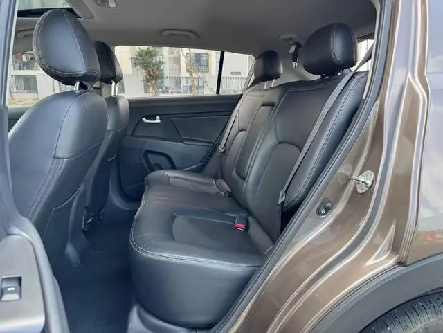 Kia Smart running 2.0L automatic two-wheel drive version GL