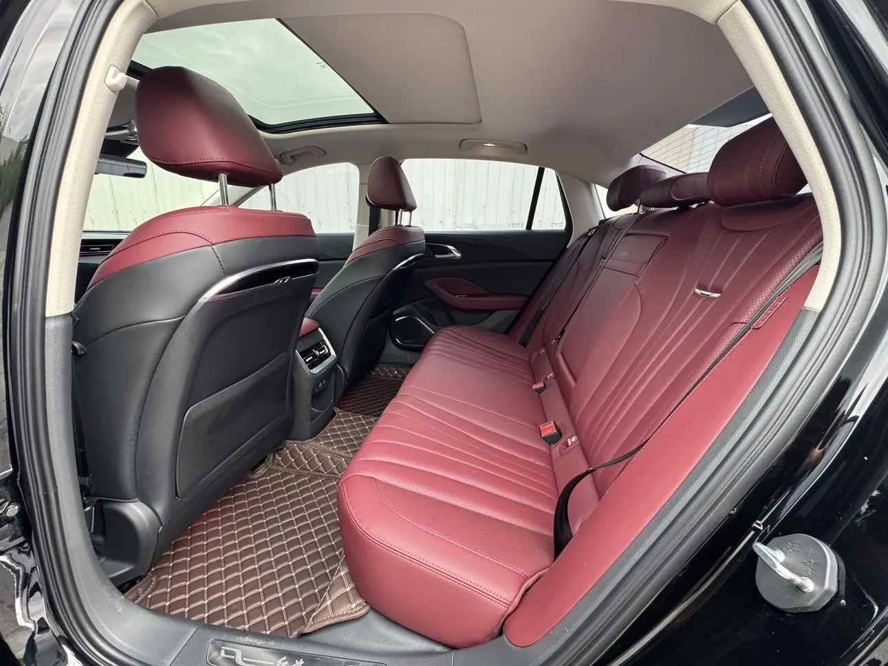 Hongqi Hongqi H5 2.0T Automatic Zhilian Qichang Version