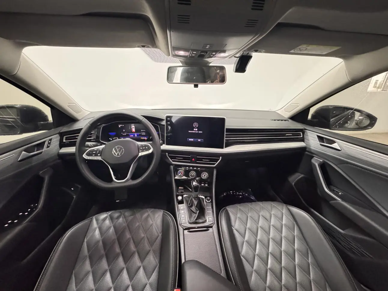 Volkswagen Sagitar 300TSI DSG Beyond Edition
