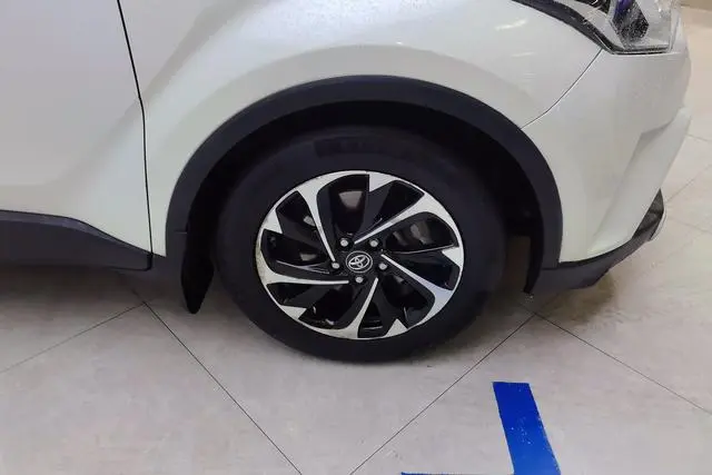 TOYOTA IZOA 2.0L Yixiang Edition