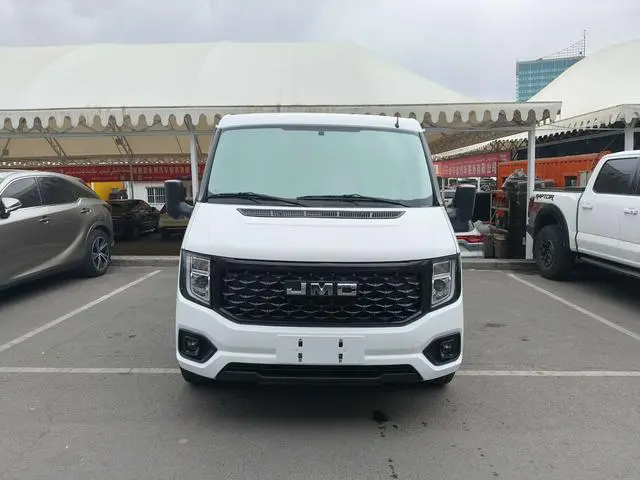 JMC Fushun 2.0T manual diesel short-axle low-top commercial multi-function passenger car 5 seats
