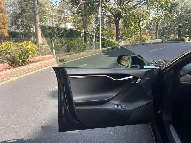 Tesla Model S 75D Standard battery life version