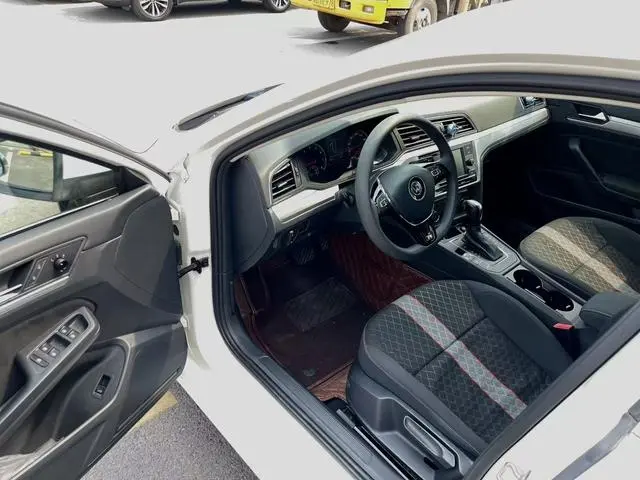 Volkswagen Lingdu 230TSI DSG Fashion Edition Country VI