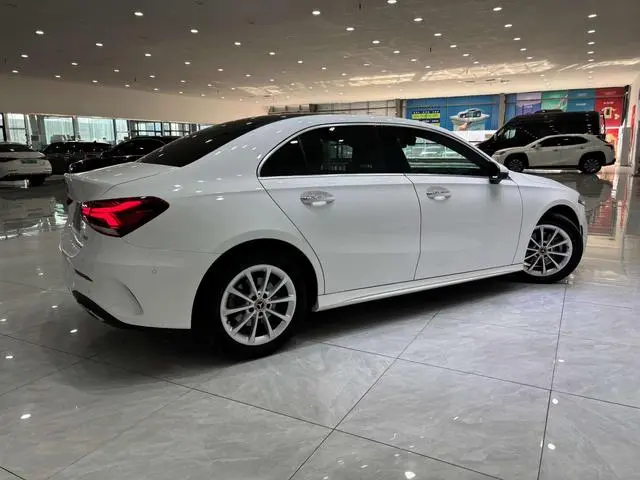Mercedes-Benz Mercedes-Benz A-class A 200 L sports sedan fashion Version