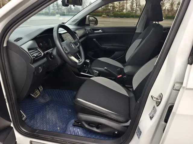 Volkswagen Exploring the shadow 1.5L automatic R-Line