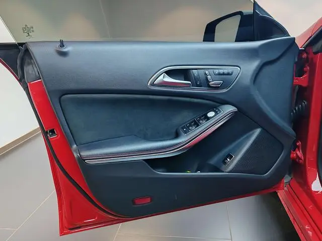 Mercedes-Benz Mercedes-Benz CLA CLA 220 4MATIC