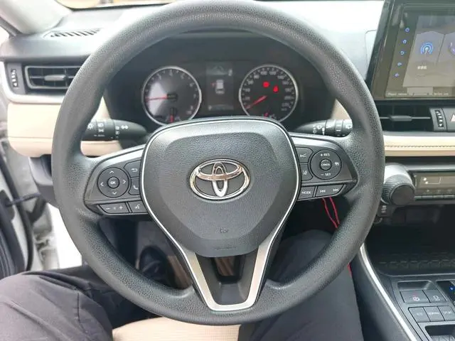 TOYOTA RAV4 Rongfang 2.0L CVT two-wheel drive fashion version