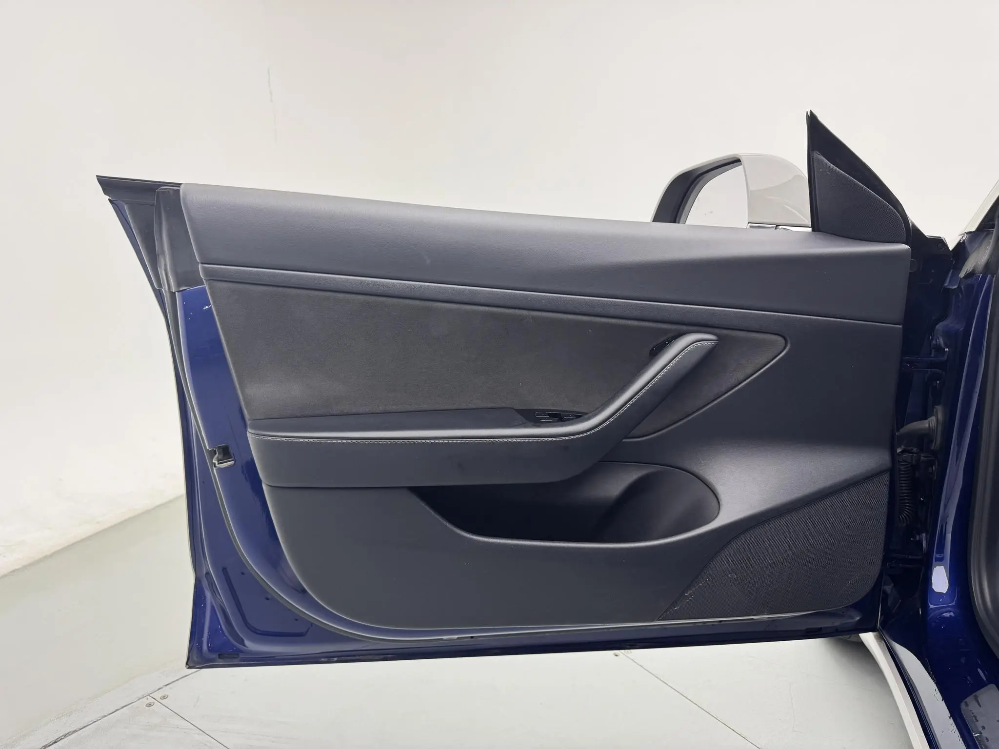 Tesla Model 3 Upgraded version of standard battery life rear drive